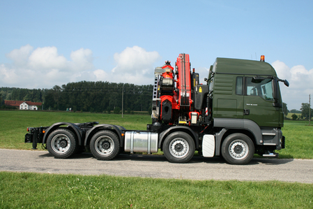 Truck-mounted crane chassis